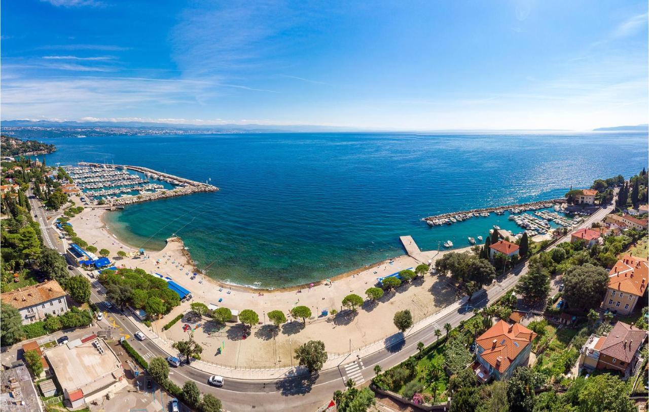 1 Bedroom Cozy Apartment In Ičići Eksteriør bilde