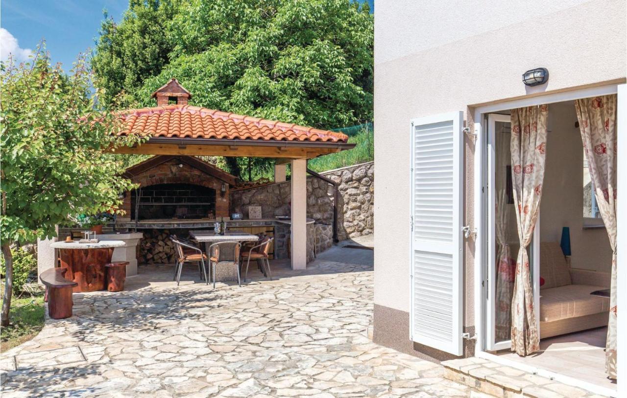 1 Bedroom Cozy Apartment In Ičići Eksteriør bilde