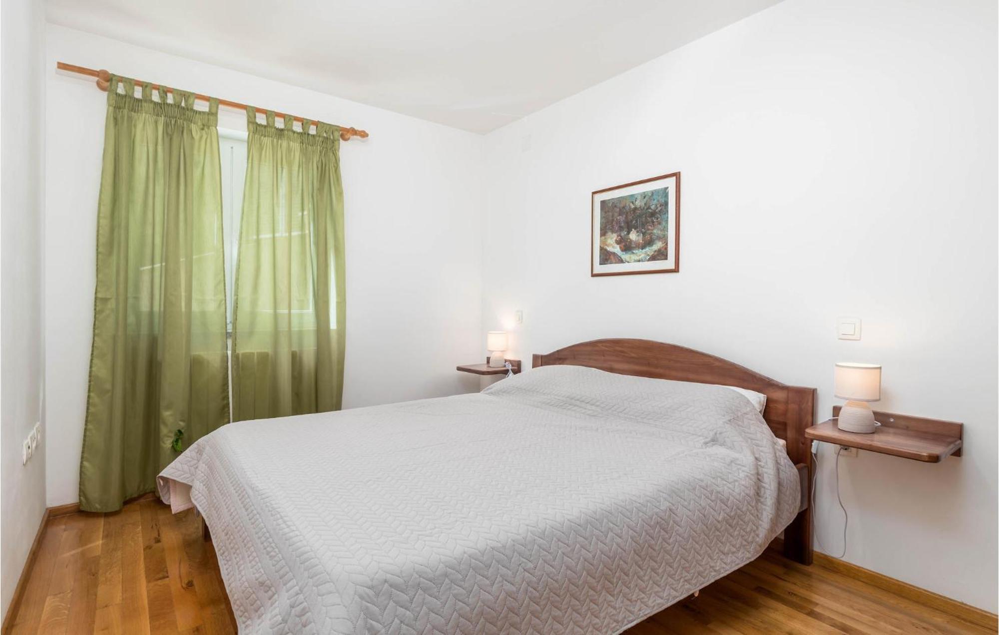 1 Bedroom Cozy Apartment In Ičići Eksteriør bilde